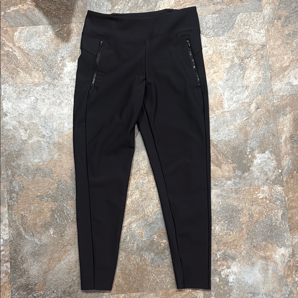 Black High-Waisted Leggings with Tapered Ankle Cut